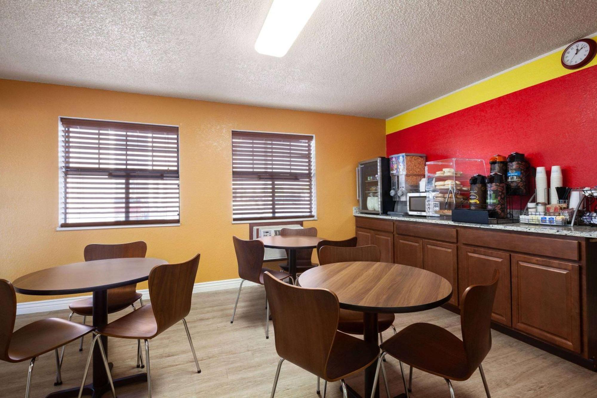 Hotel Super 8 By Wyndham Colorado Springs/Afa Area Esterno foto